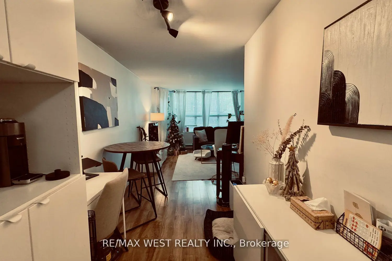 1061 Bathurst Street photo 4