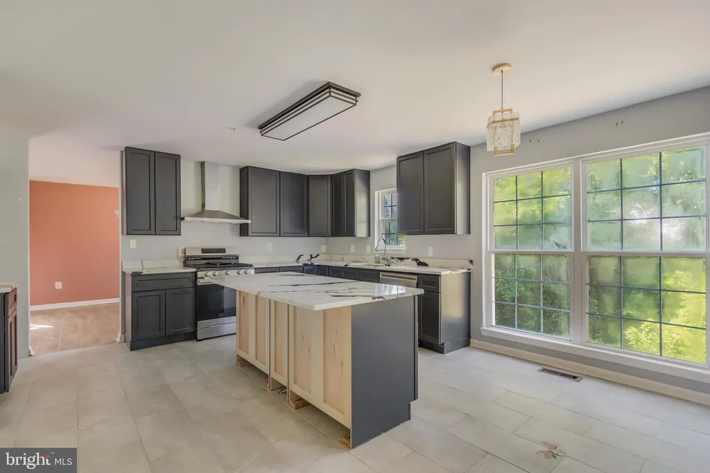 1004 Pembridge Court, Bowie, MD 20716 photo 3