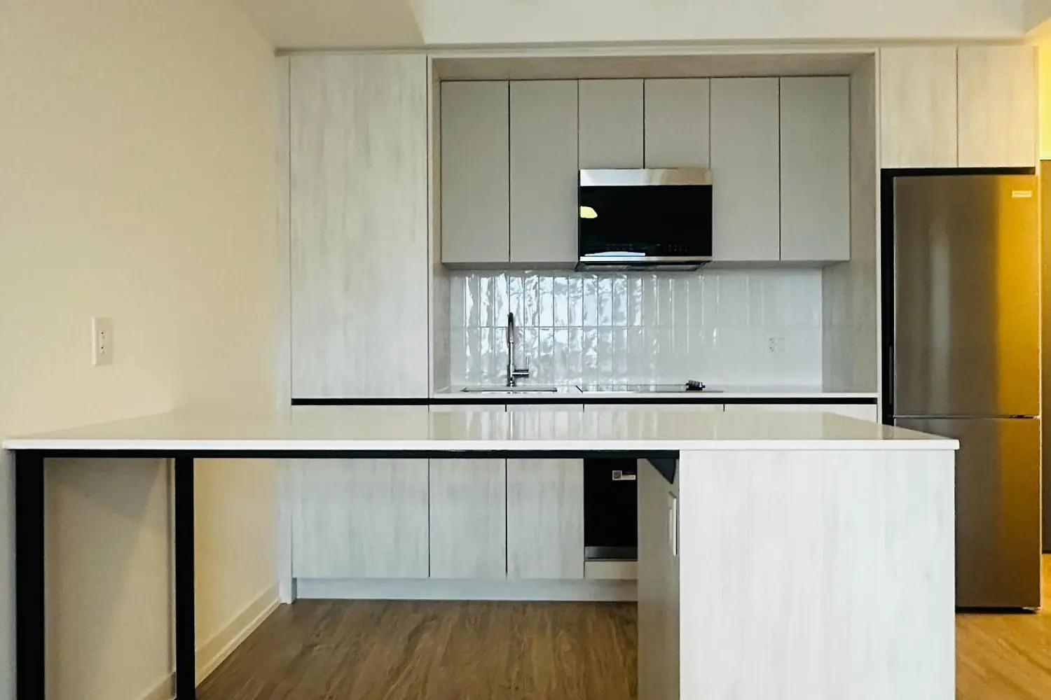 2485 Eglinton Avenue 1518 photo 3