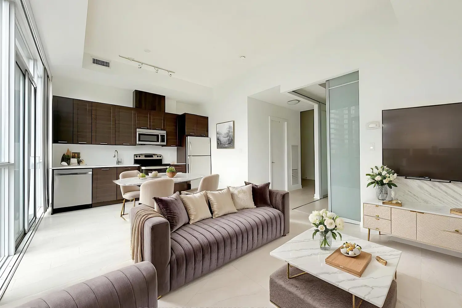 20 Bruyeres Mews 727 photo 3
