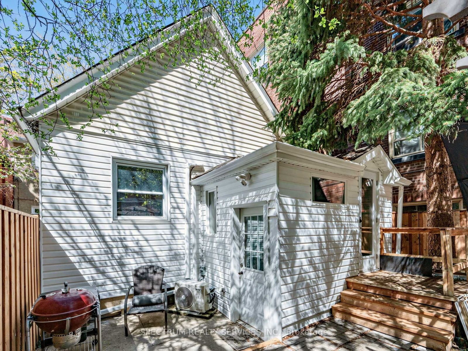 29 Raglan Avenue, Toronto, ON, M6C 2K7