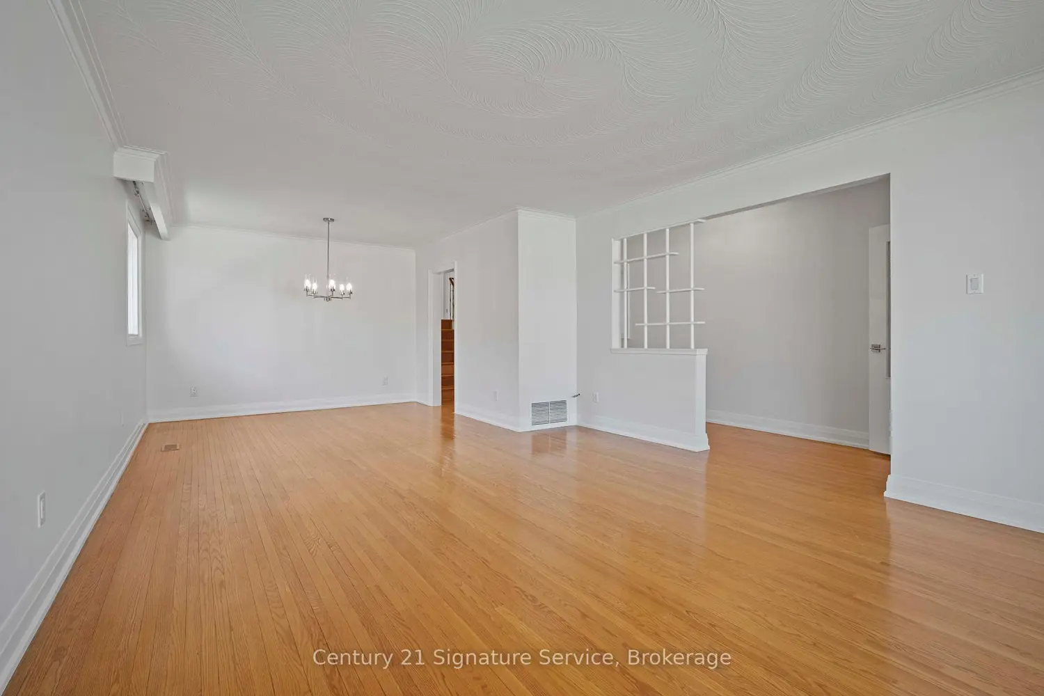 2362 Denise Road photo 4