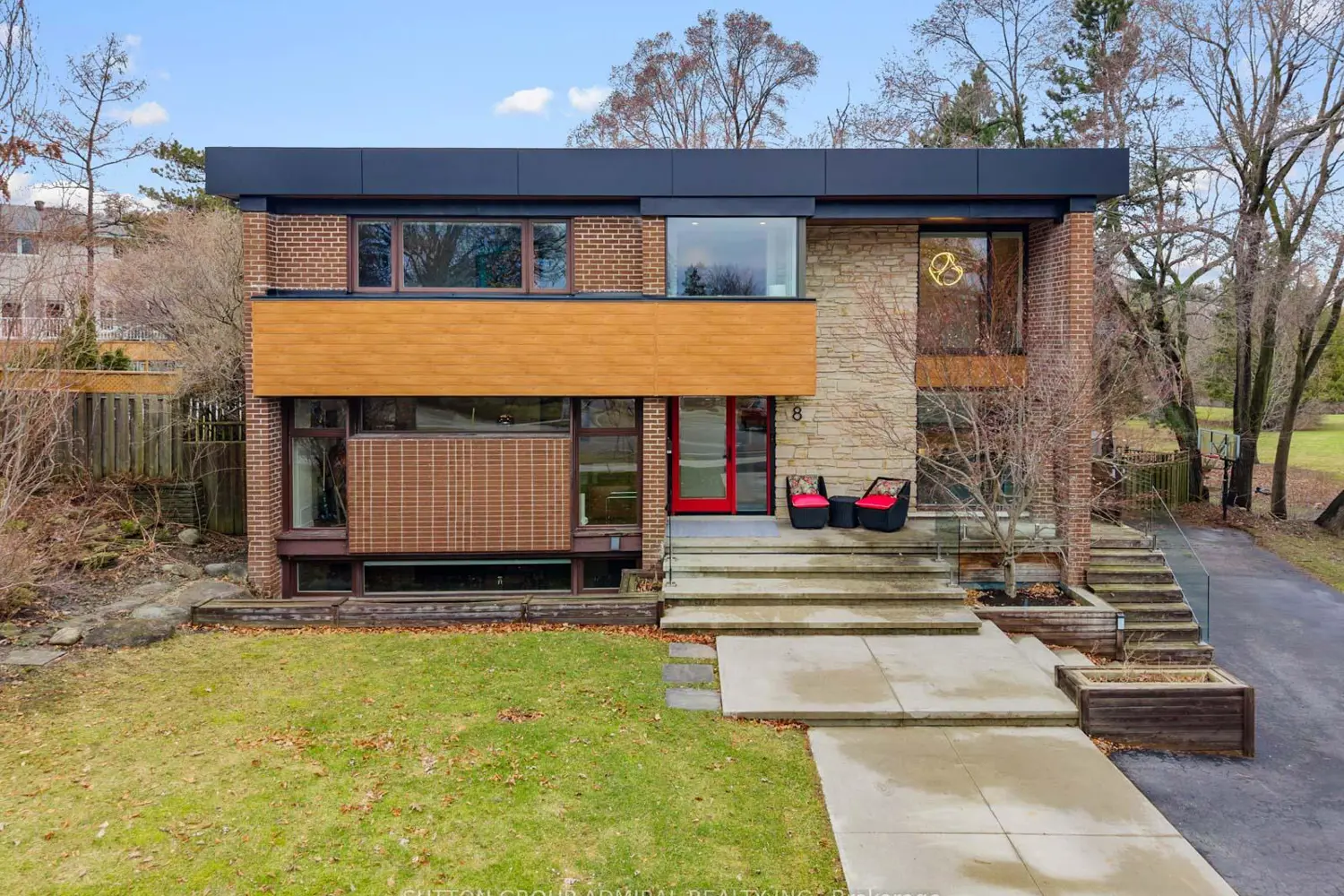 8 Foxdale Court