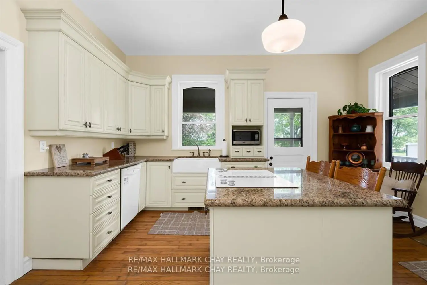 1407 Flos 8 Road photo 4