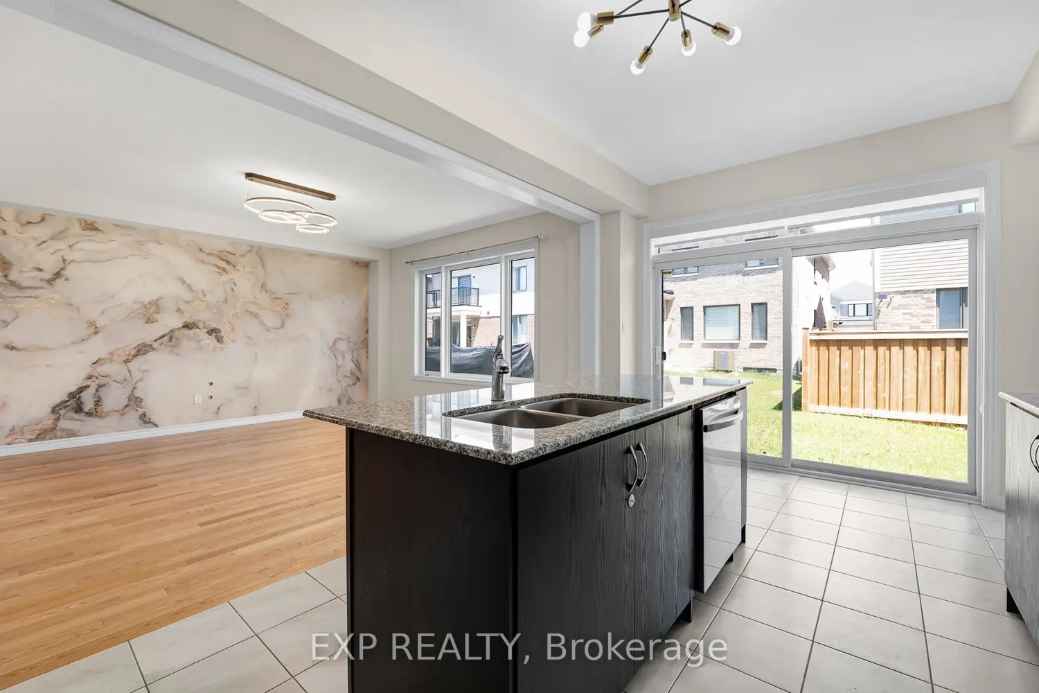 108 Durham Avenue photo 4