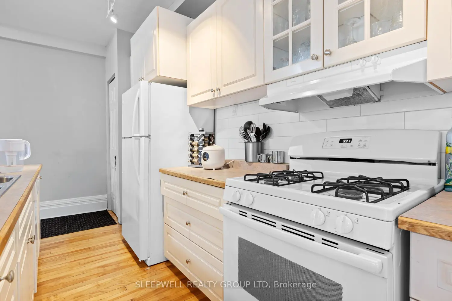 389 Daly Avenue photo 4
