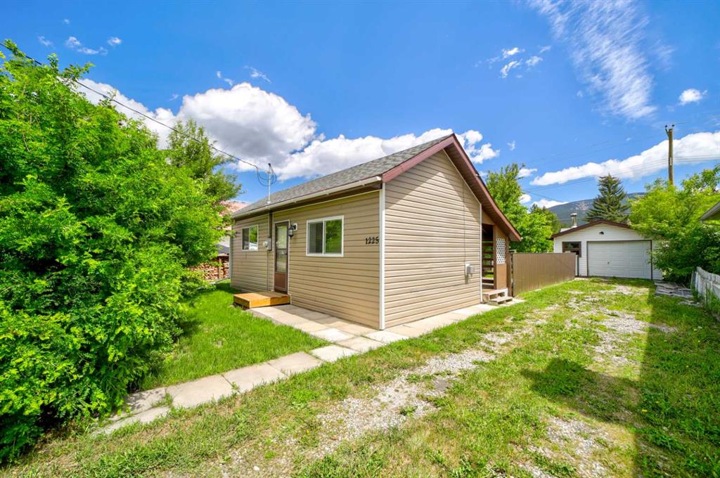 1225 84 Street, Coleman, AB, T0K0M0