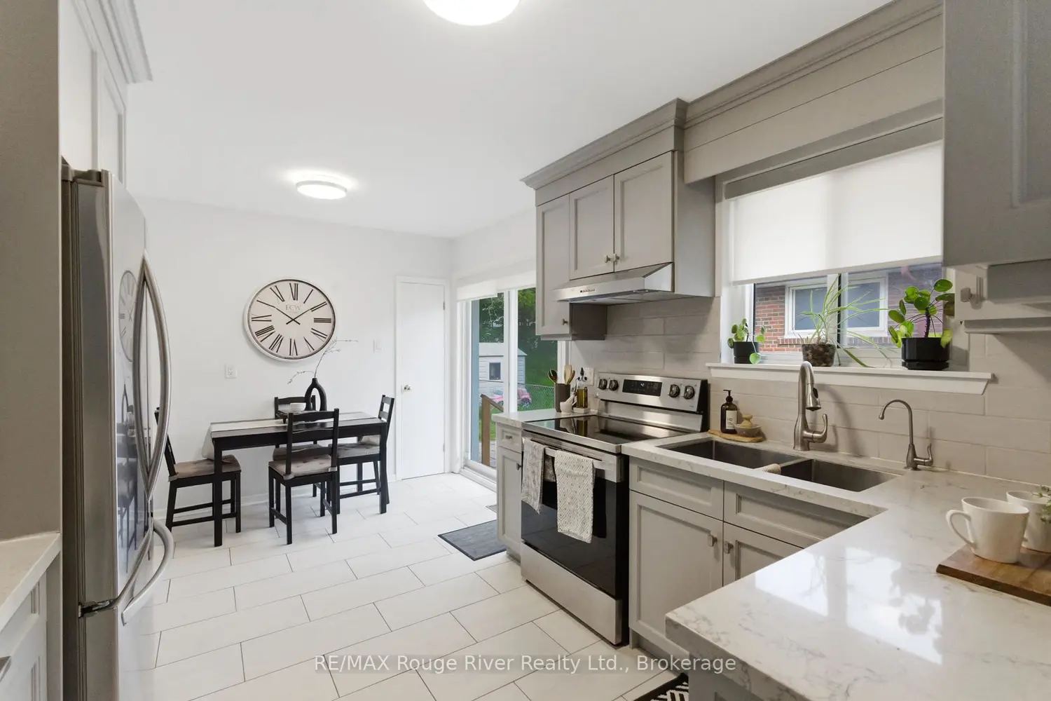 910 Crocus Crescent photo 4