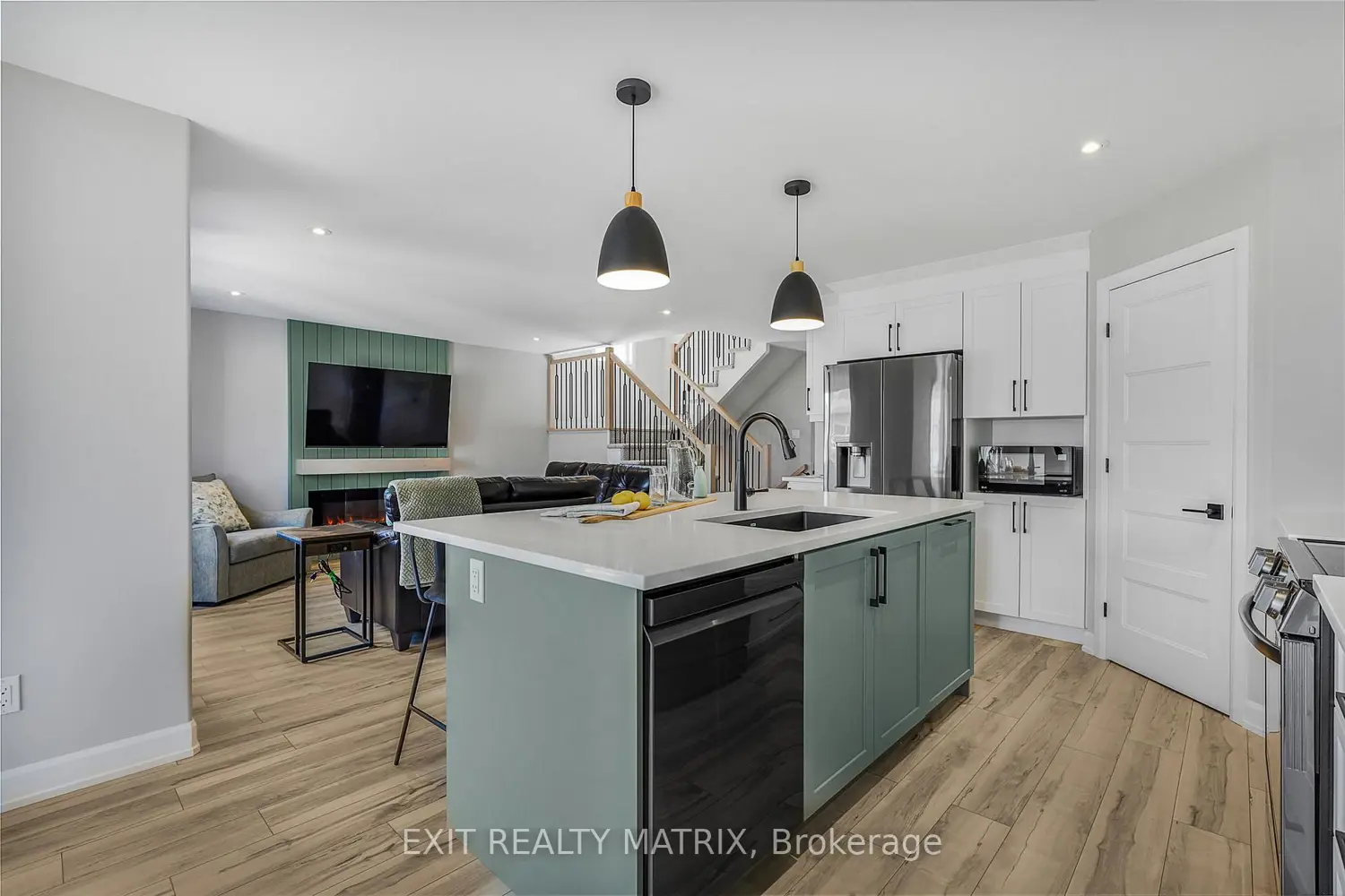 1202 Montblanc Crescent photo 4
