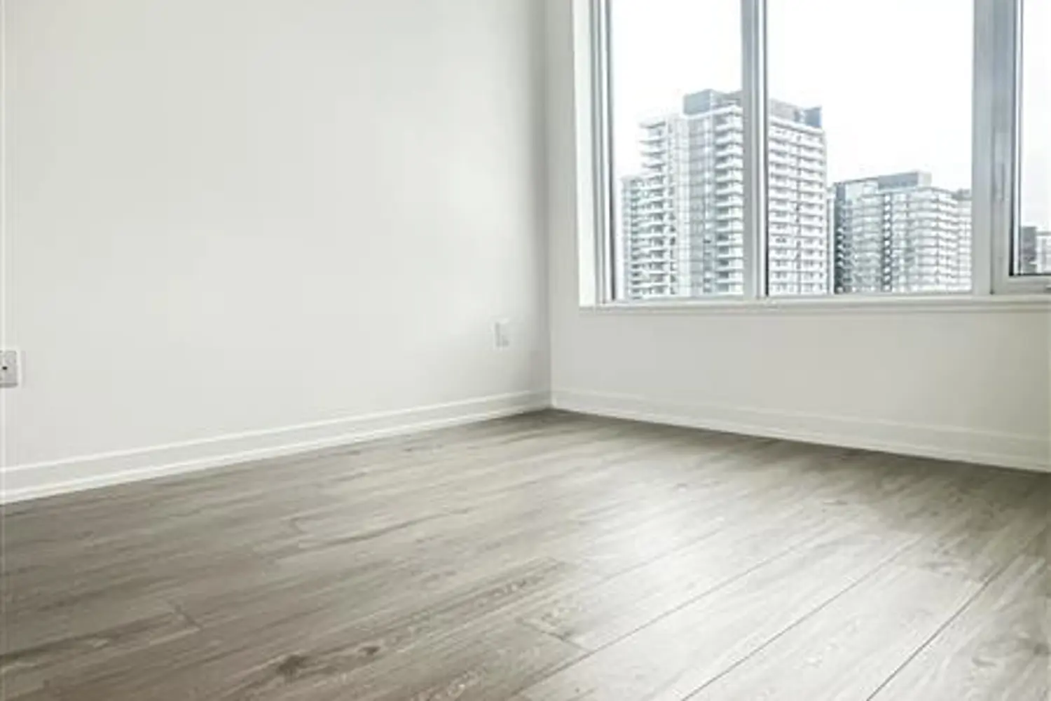 2485 Eglinton Avenue 1518