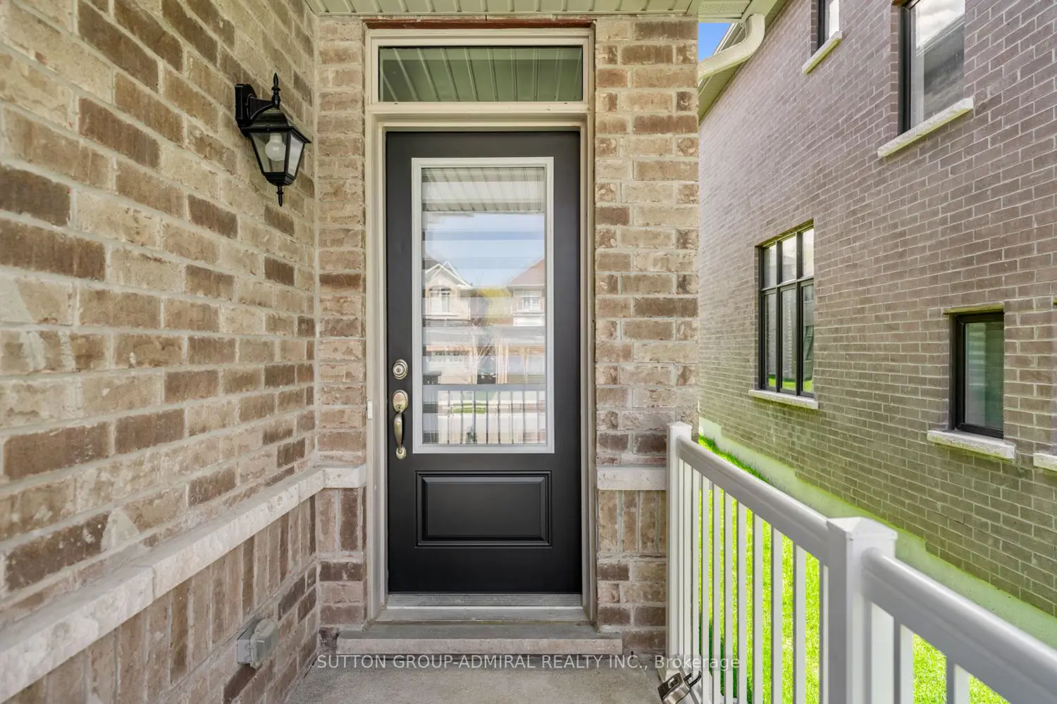 1285 Davis Loop photo 2