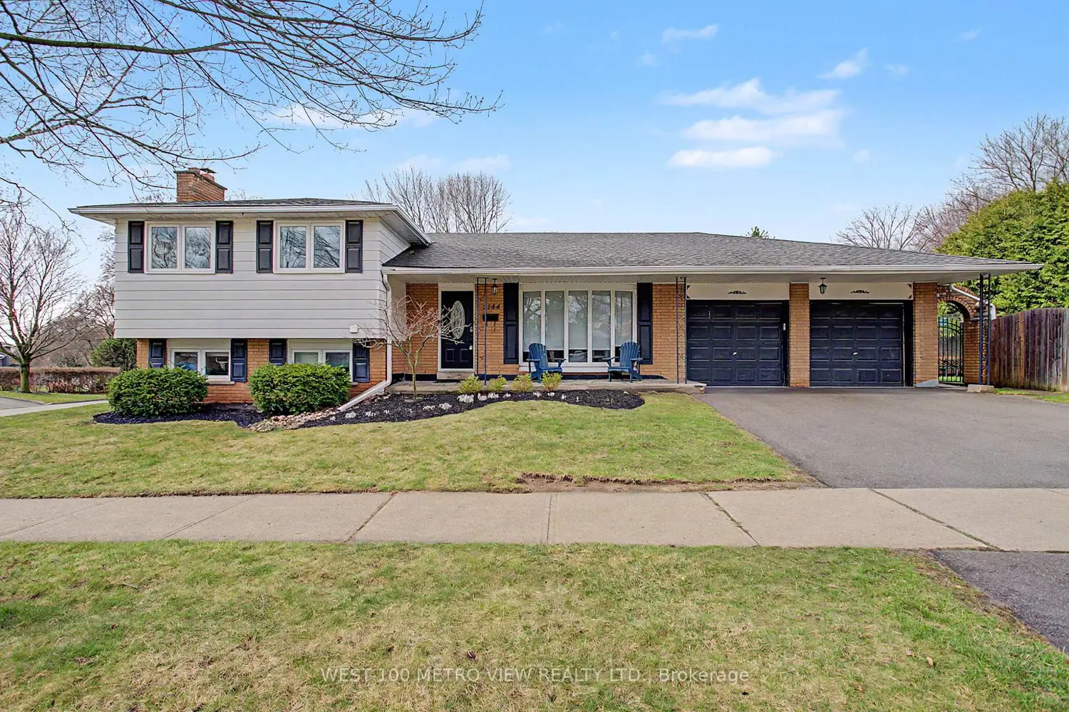2144 Sandringham Drive photo 2