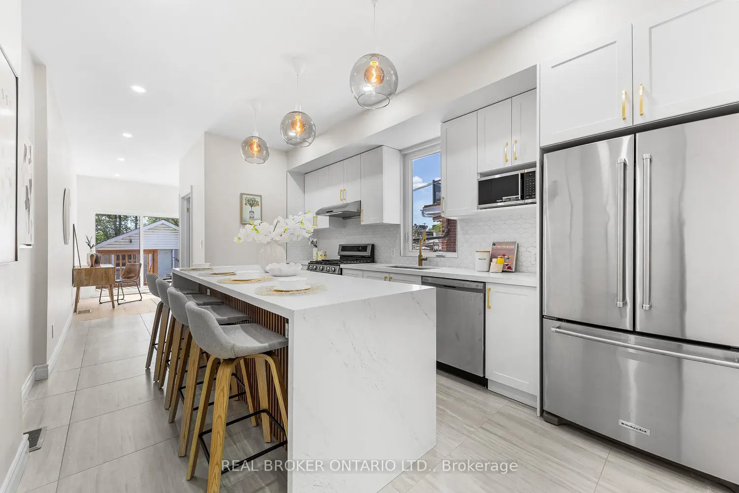 806 Gladstone Avenue photo 3