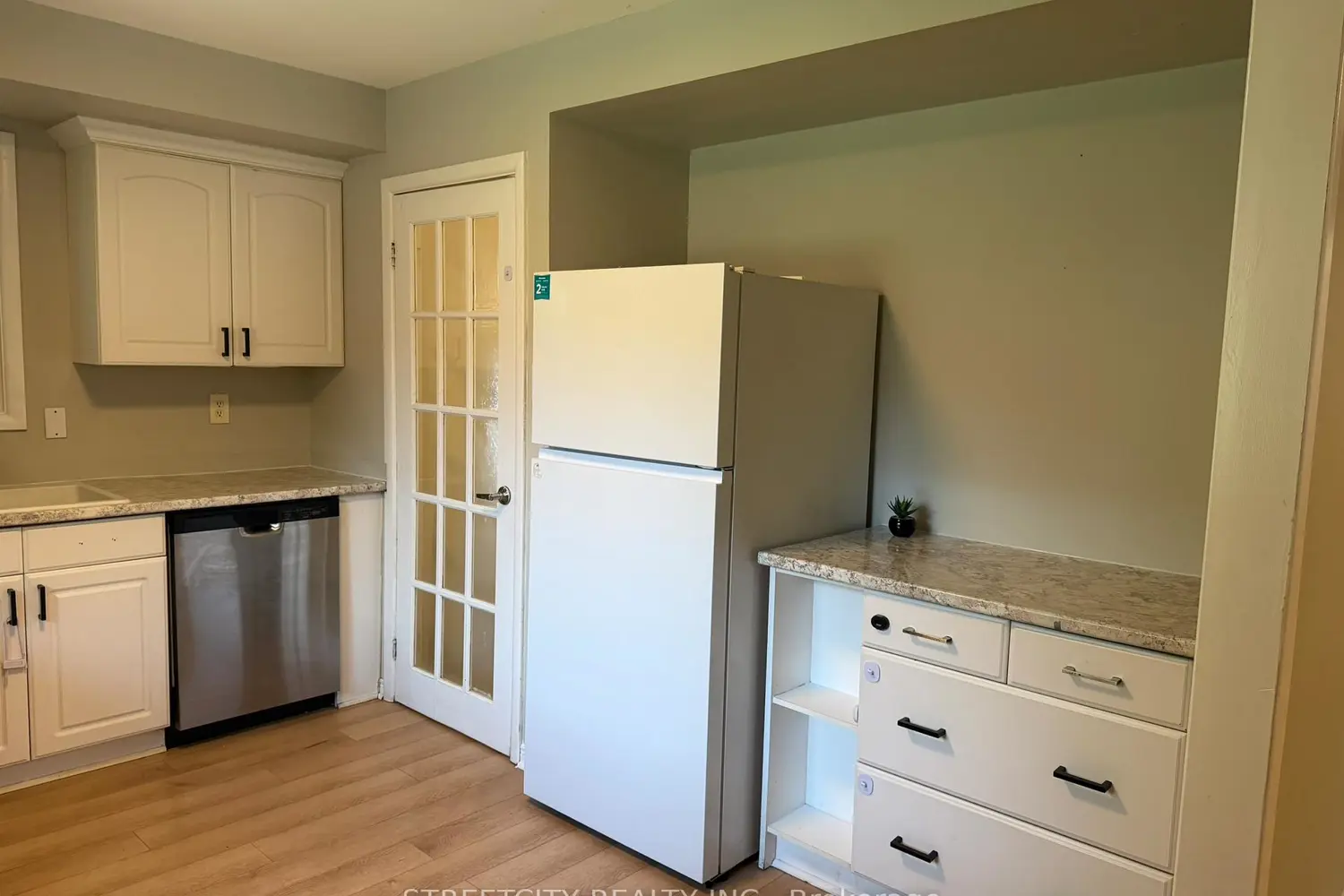 42 Oneida Road photo 5
