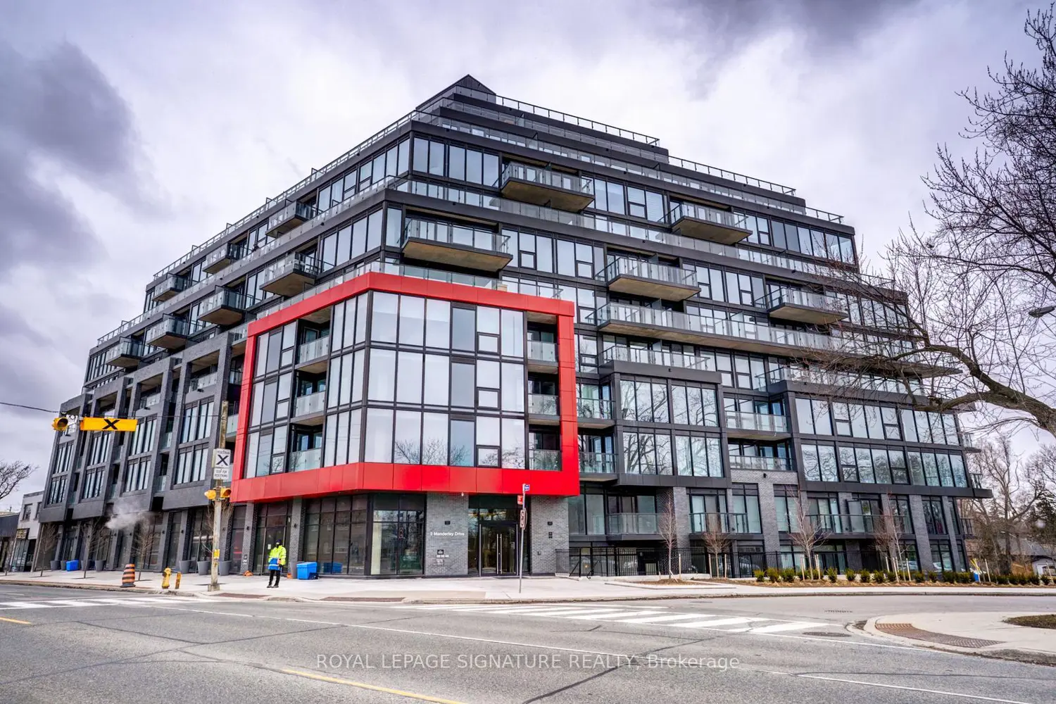 2 Manderley Drive 814