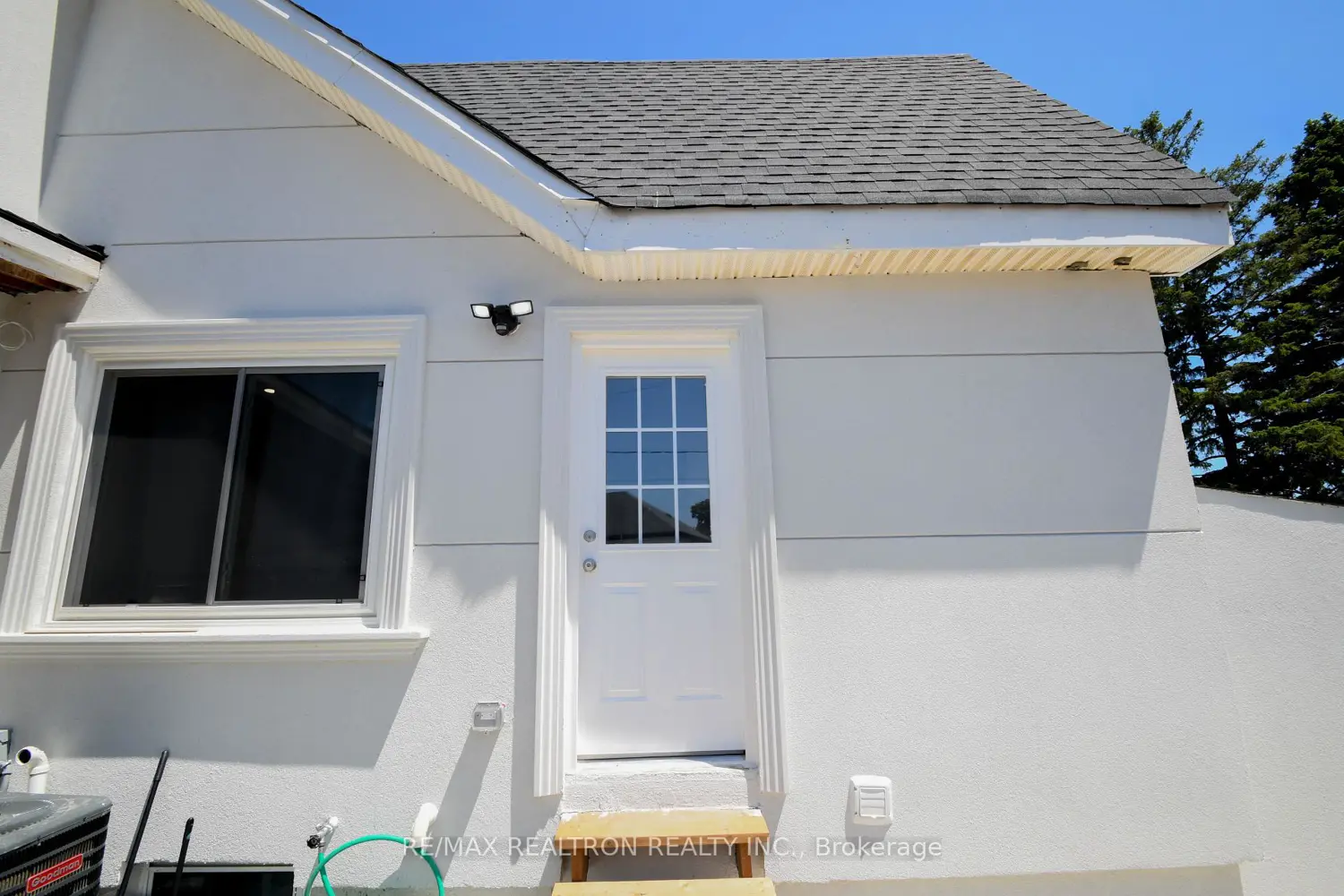 110 Mintern Avenue photo 2