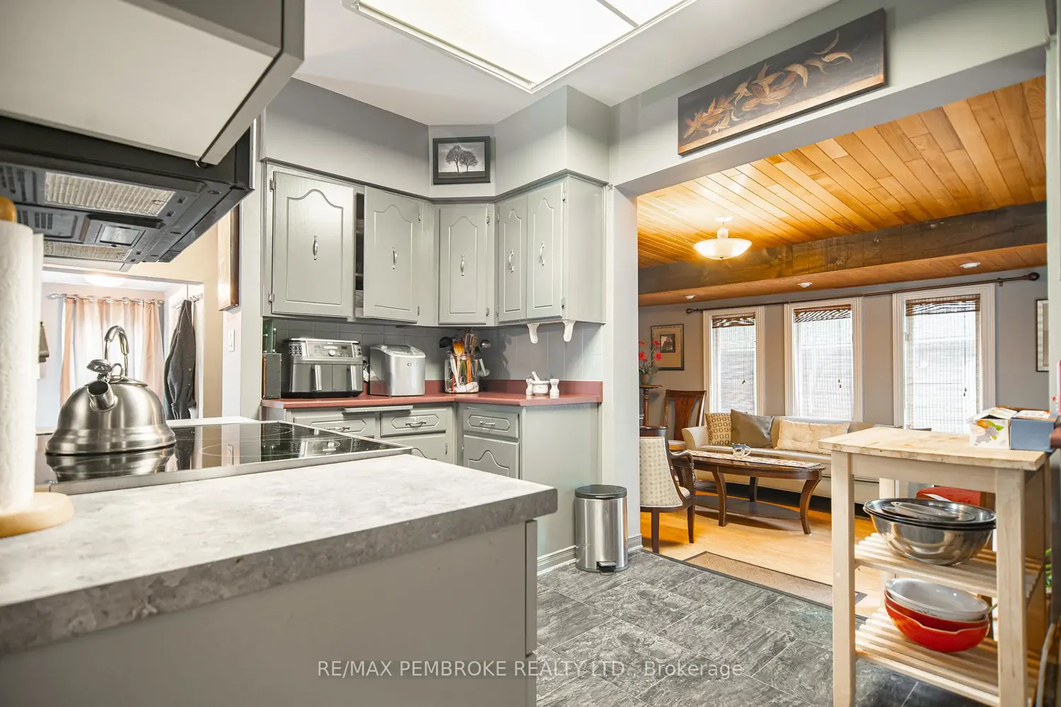 320 Mackay Street photo 3