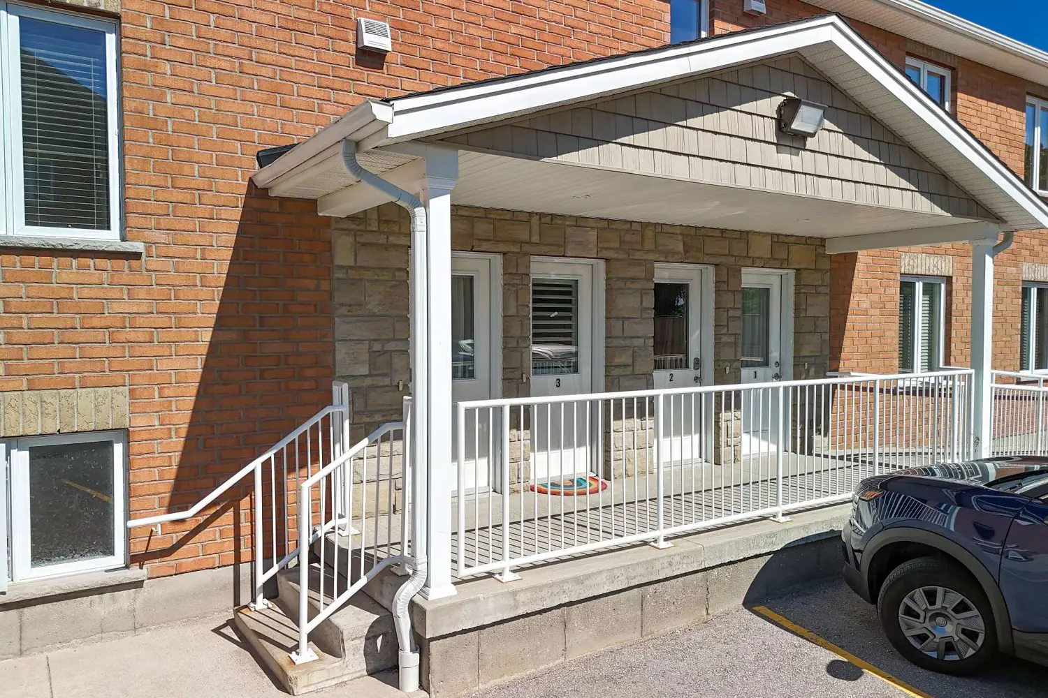 148 Borden Street 3 photo 3
