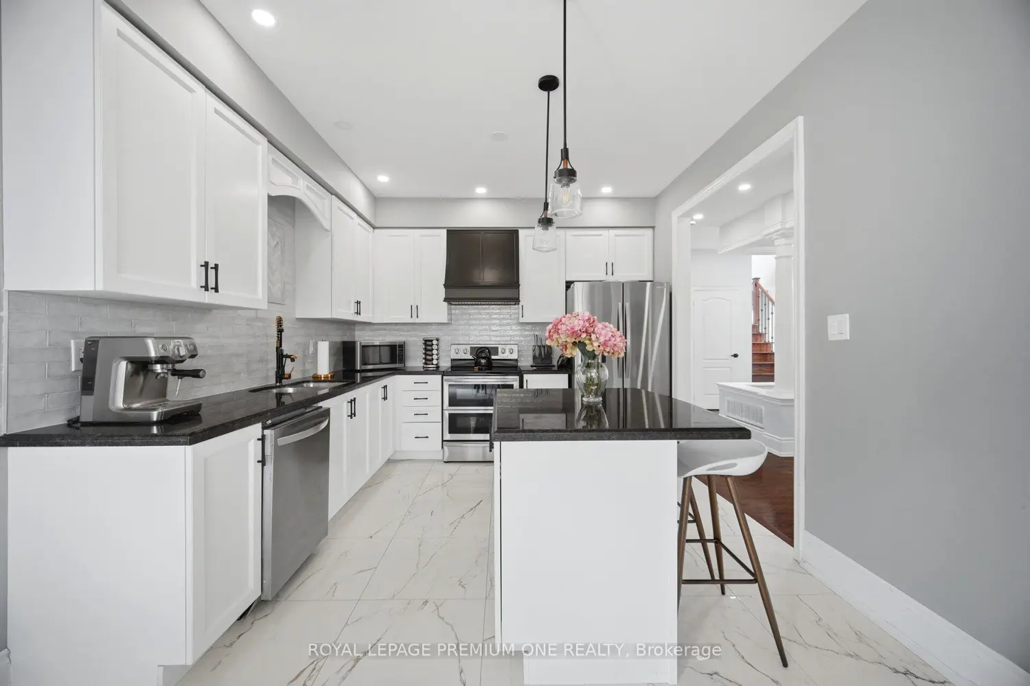 95 Retreat Boulevard photo 5