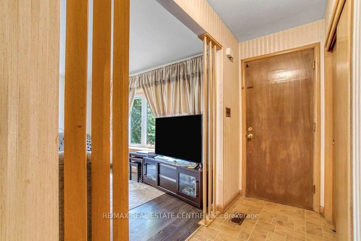 314 Strathcona Drive photo 5