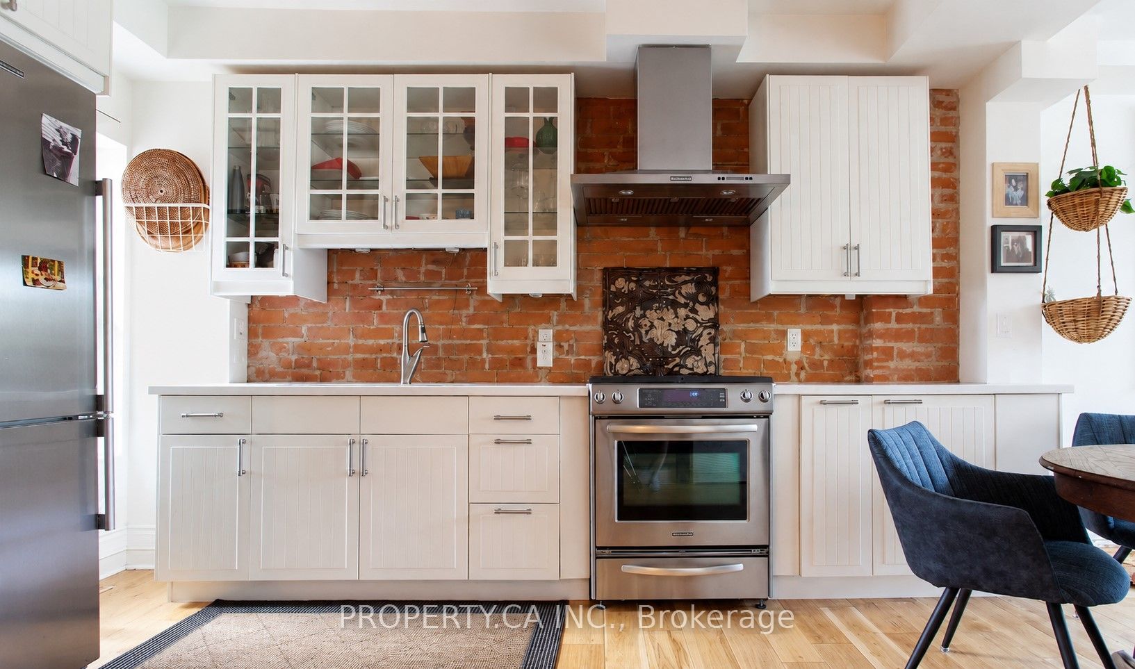 Upper-13 Hook Avenue, Toronto, ON, M6P 1T2