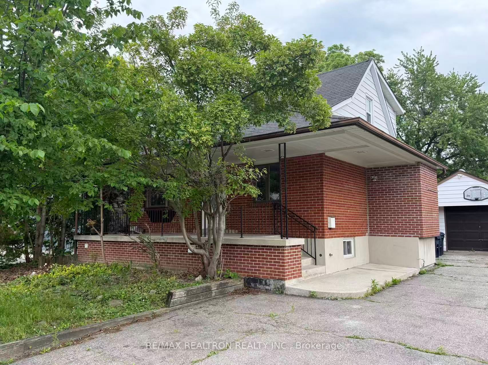 Main and Upp-223 Pleasant Avenue, Toronto, ON, M2M 1M6