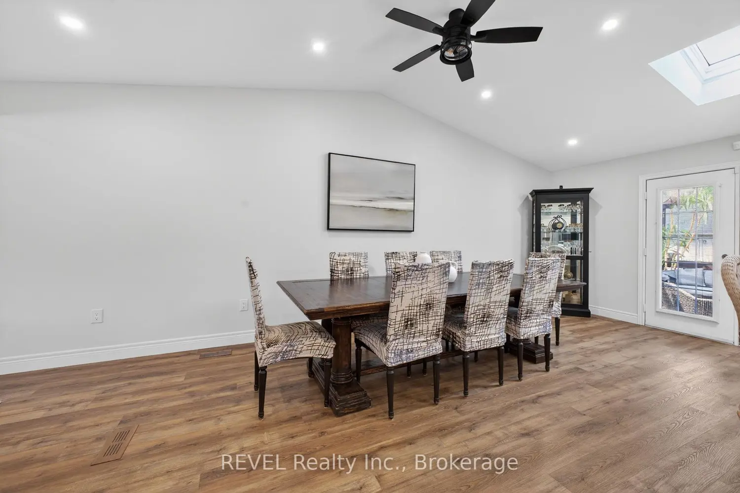 349 Scott Avenue photo 3