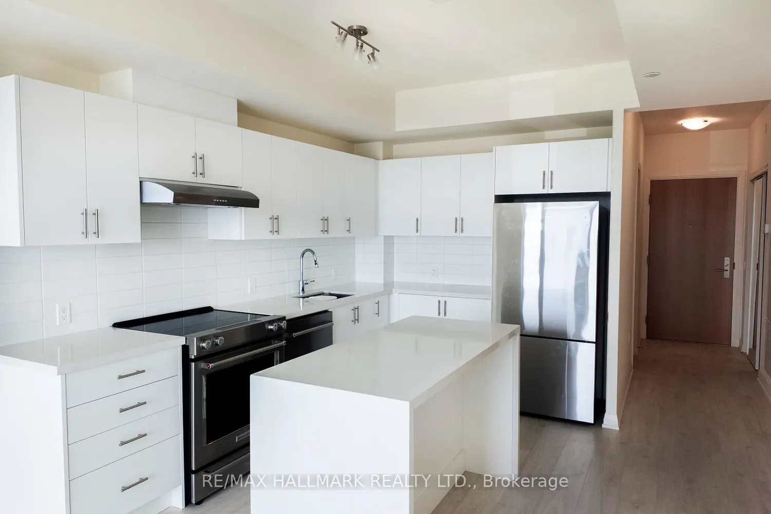 8960 Jane Street 912 photo 4