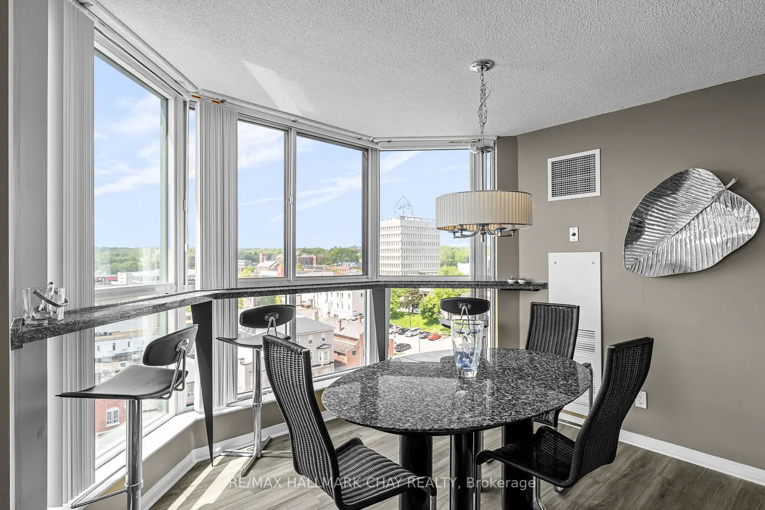 140 Dunlop Street 906 photo 5