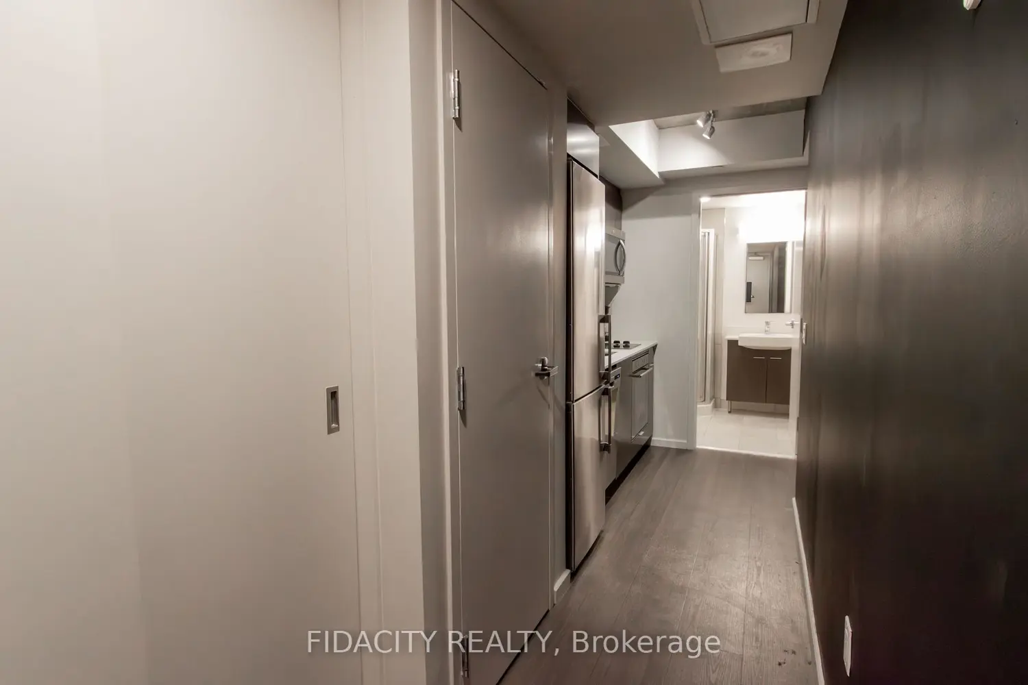 105 Champagne Avenue 1615 photo 3