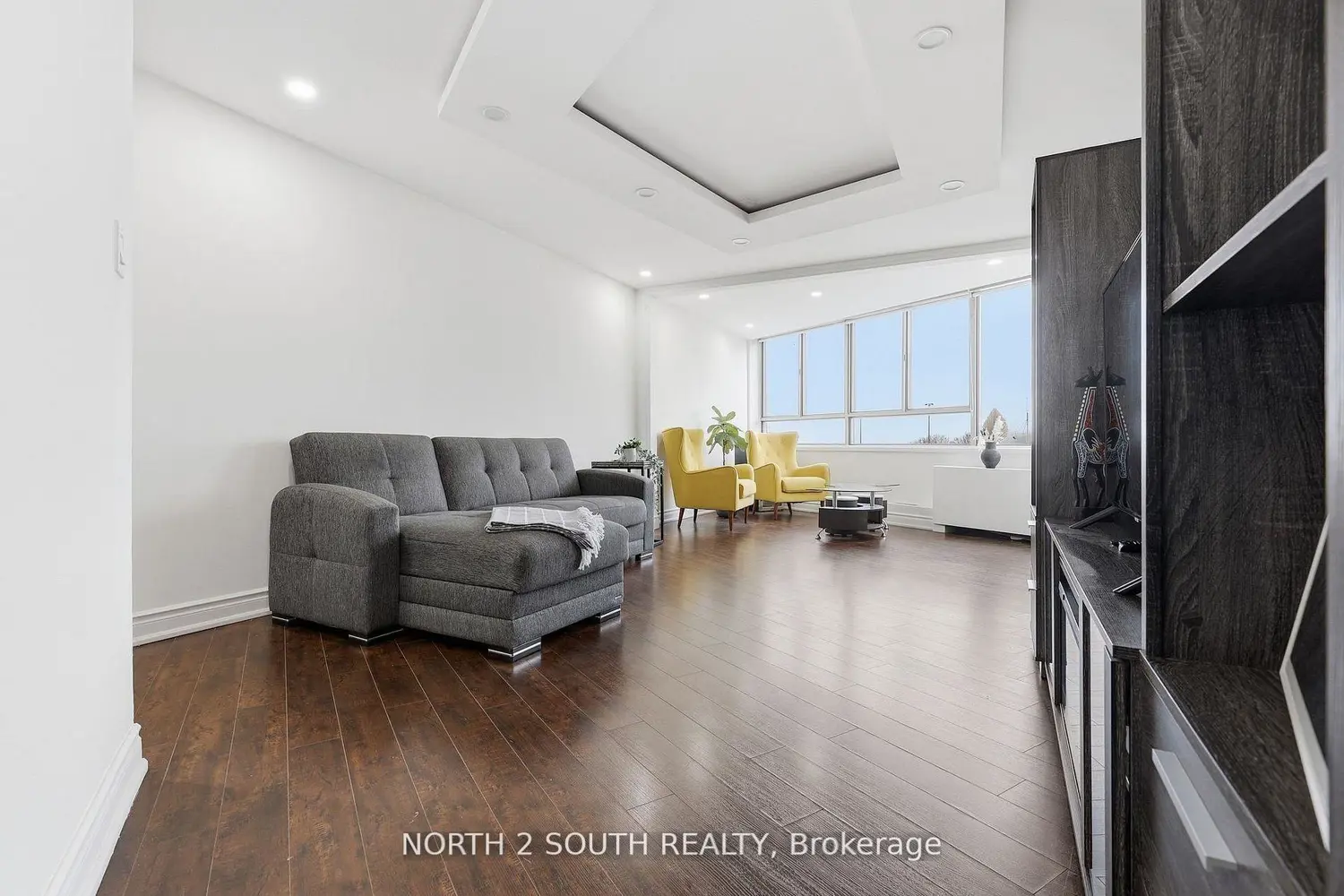 270 Queens Quay 505 photo 5
