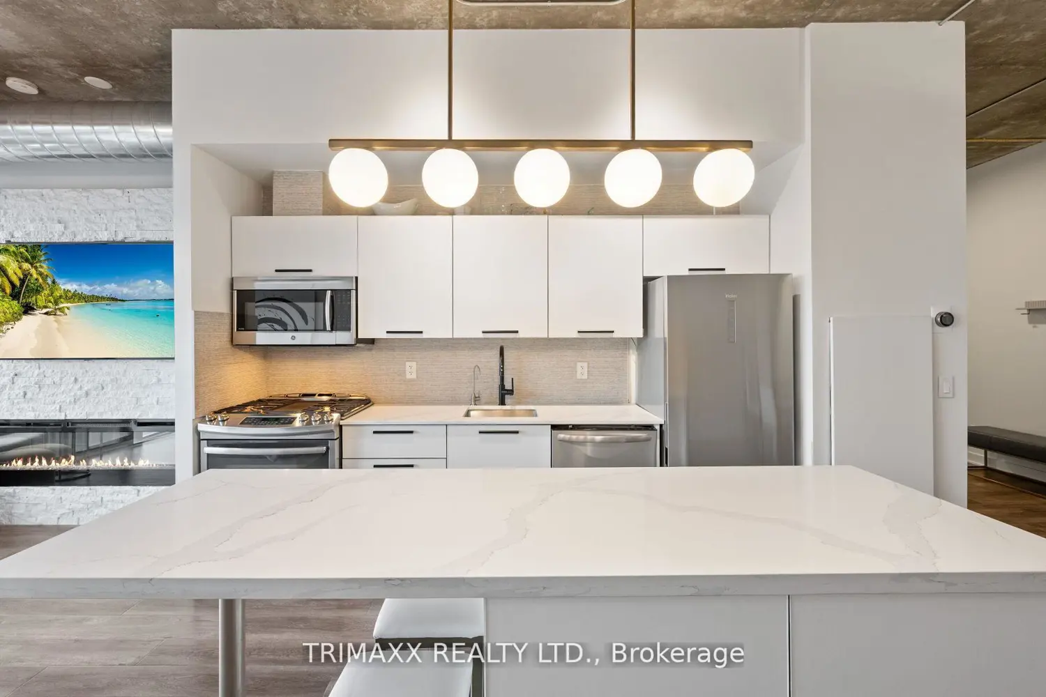 60 Bathurst Street 403 photo 5