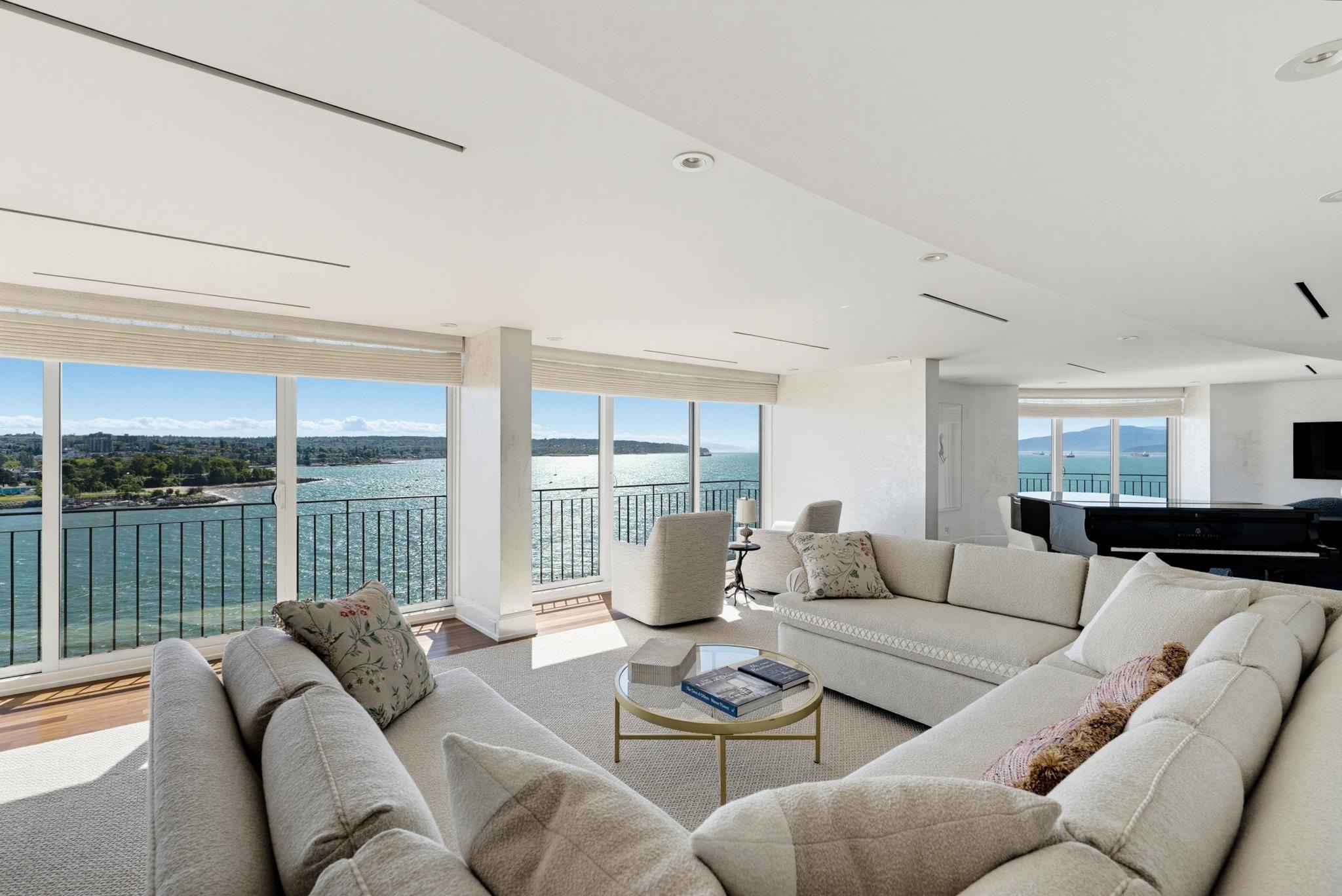 1301-1575 Beach Avenue, Vancouver, BC, V6G 1Y5