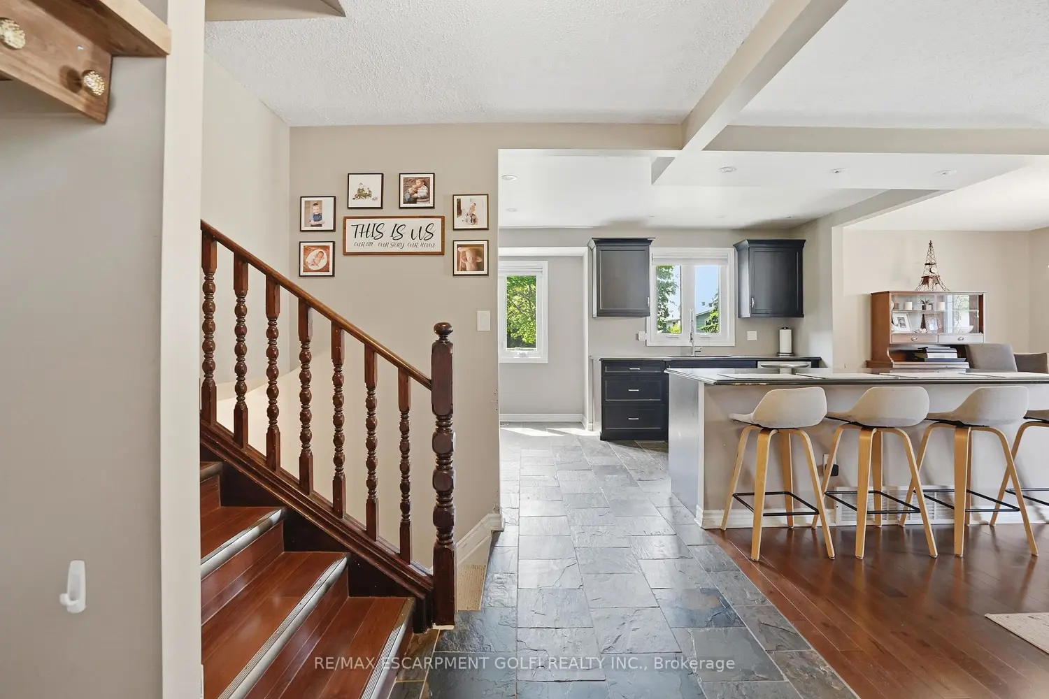 2 Loring Crescent photo 2