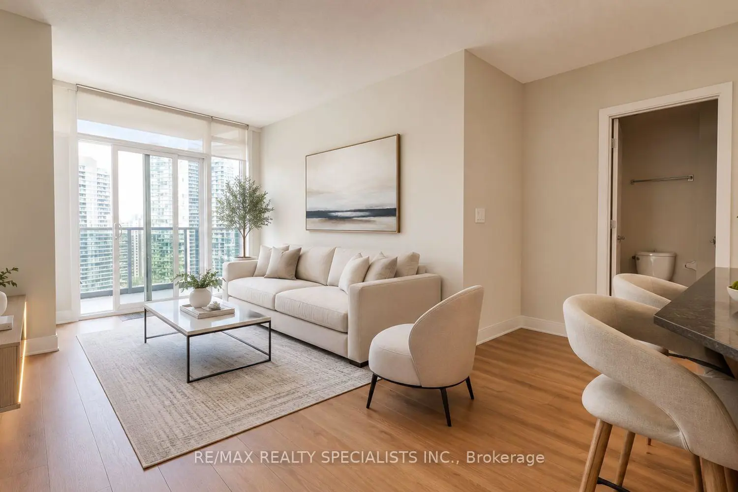 330 Burnhamthorpe Road 2702