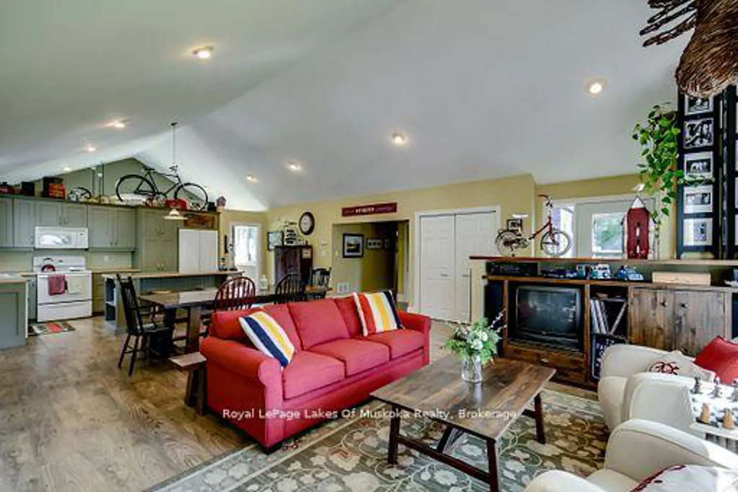 230 Ecclestone Drive photo 2