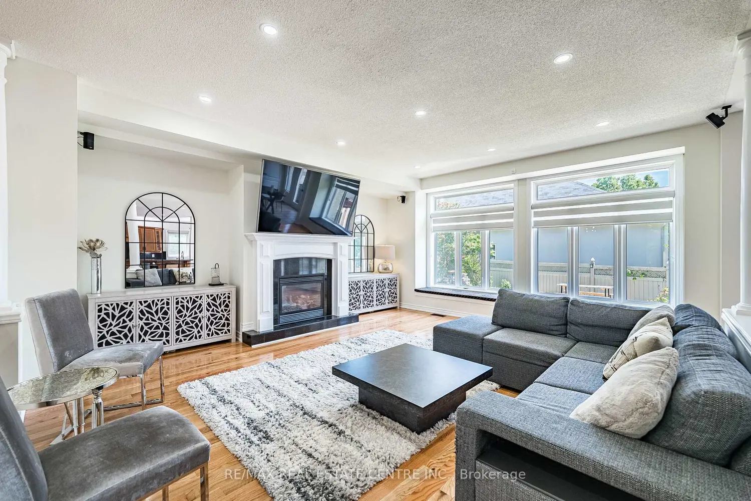 137 Cloverleaf Drive Ancaster photo 2