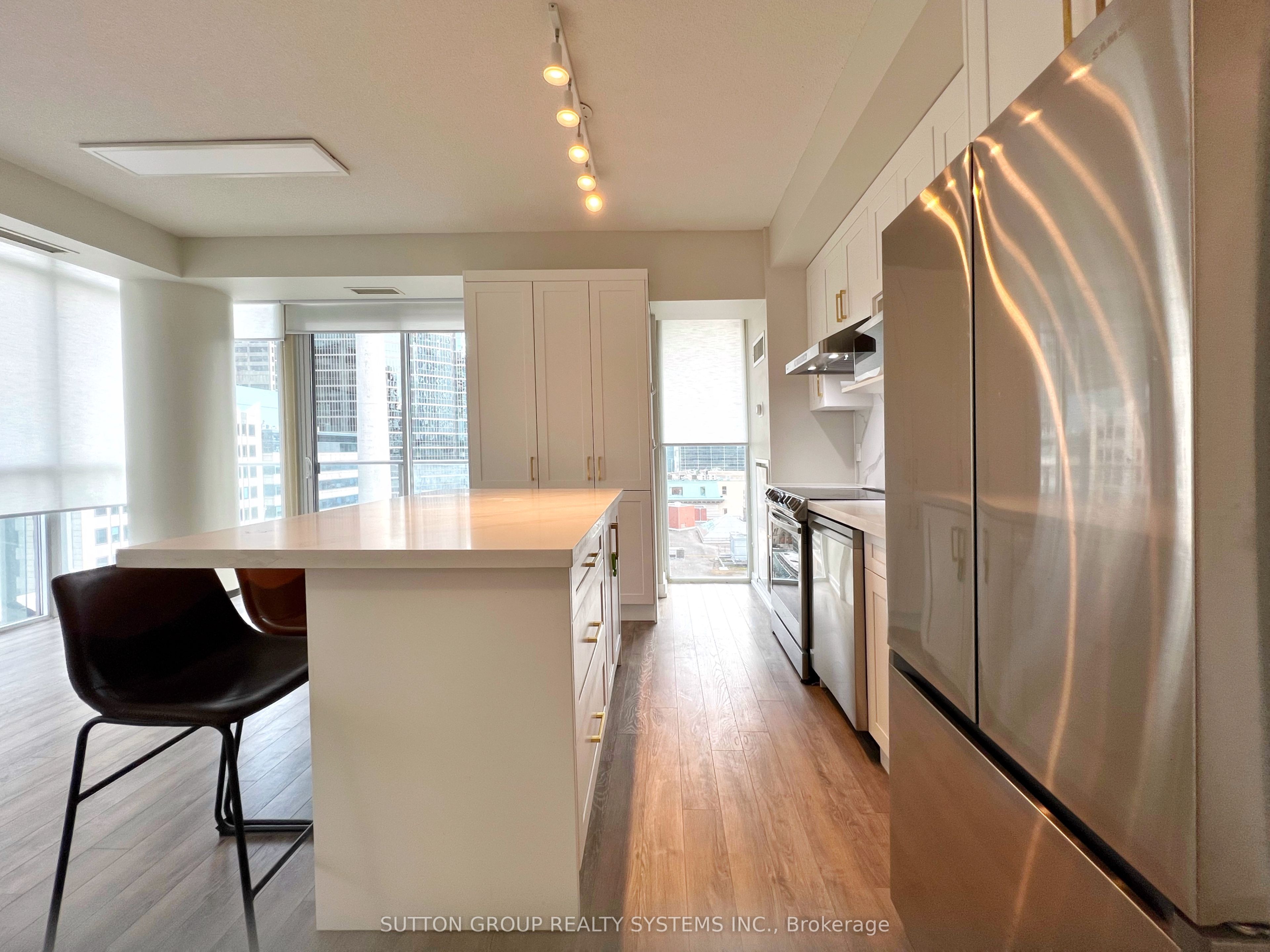 1208-126 Simcoe Street, Toronto, ON, M5H 4E6 photo 4