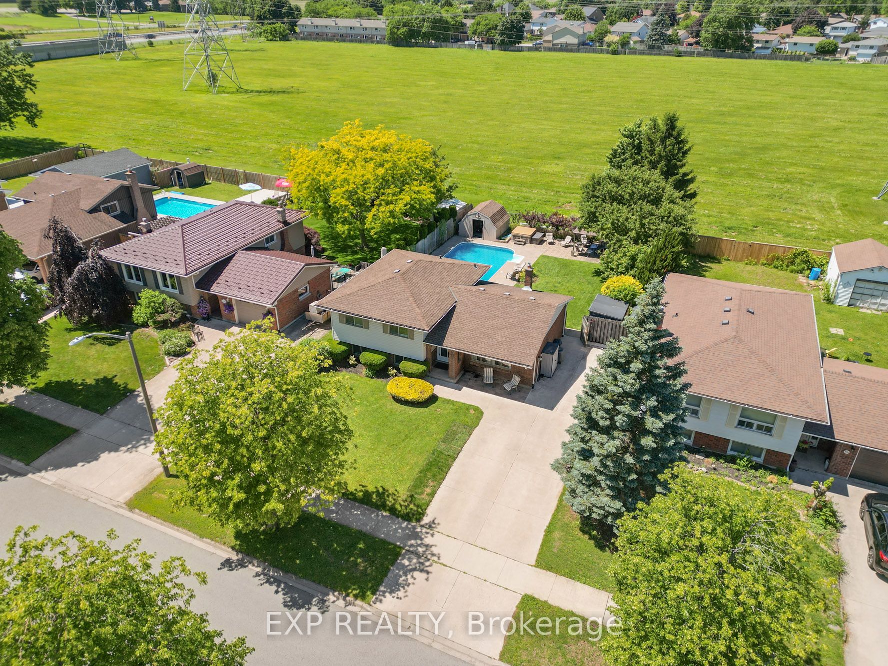 7195 Westfield Drive, Niagara Falls, ON, L2J 3V5