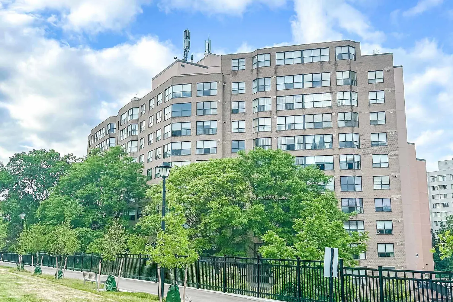 250 Davis Drive 906