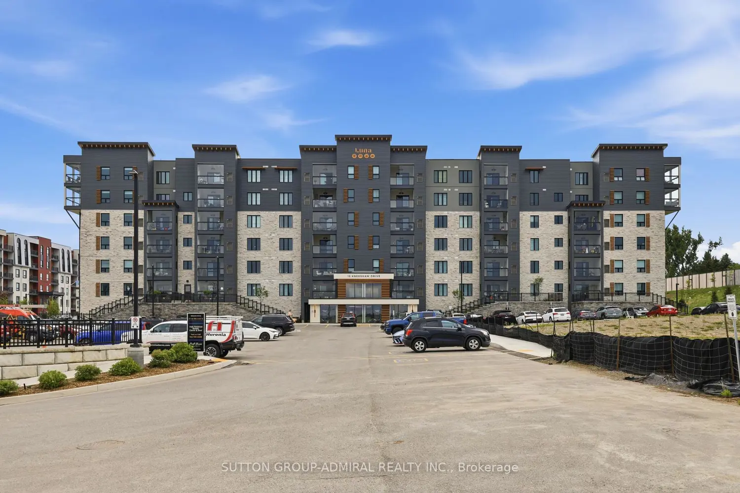 15 Kneeshaw Drive 406