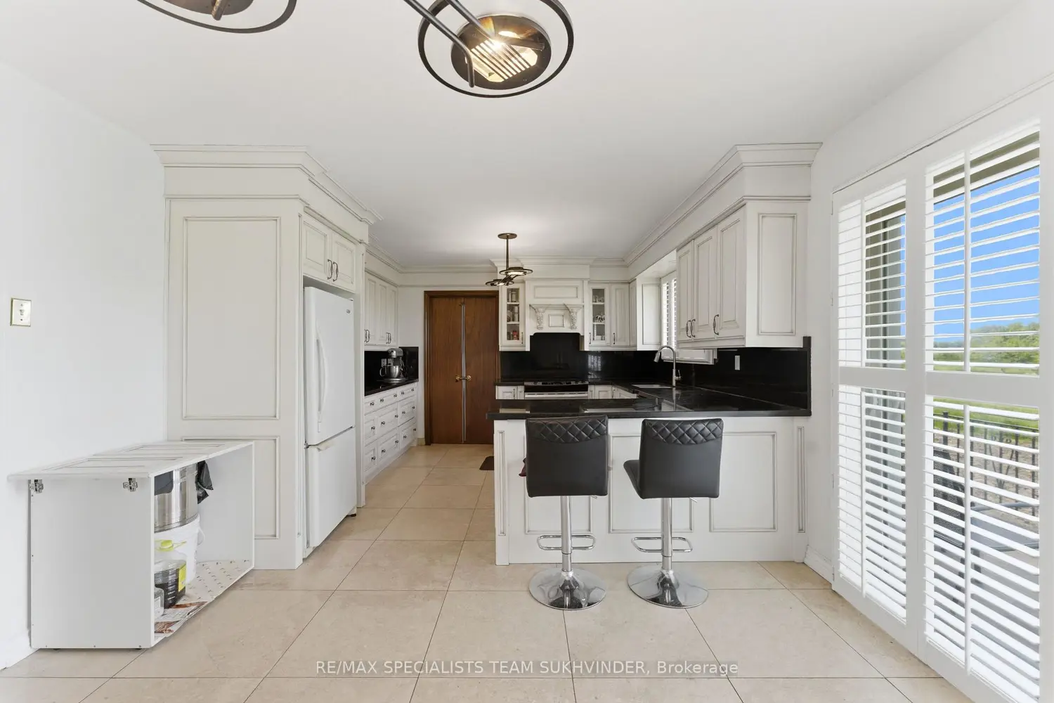 7236 Mayfield Road photo 4