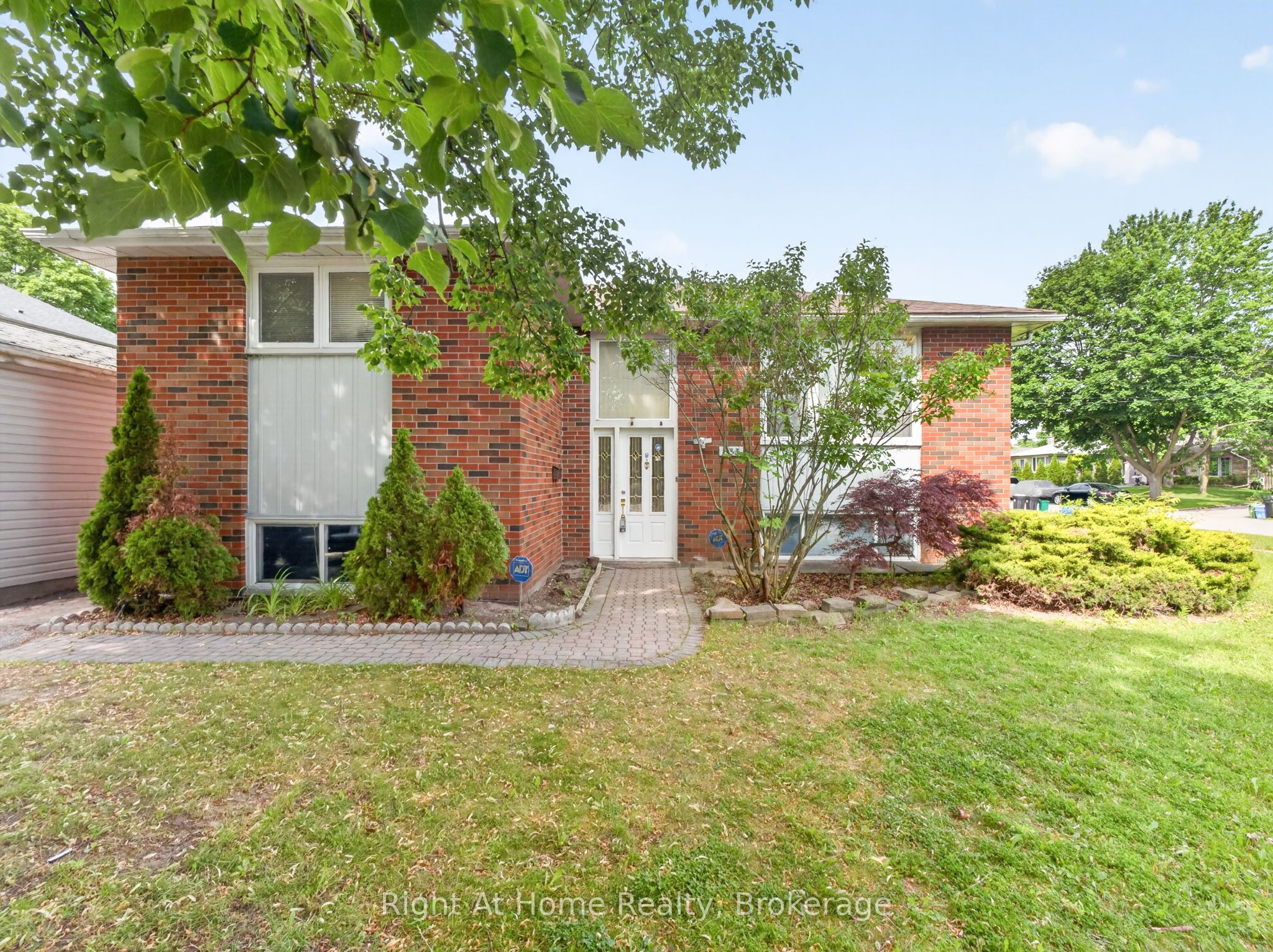 833 Vicki Drive, Pickering, ON, L1W 2J4