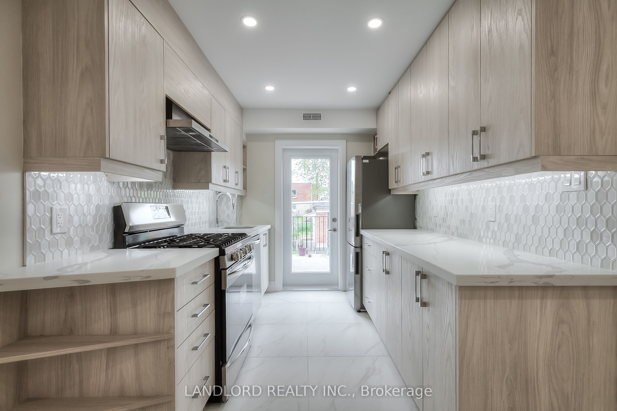 Main-36 Yore Road, Toronto, ON, M6M 1W5