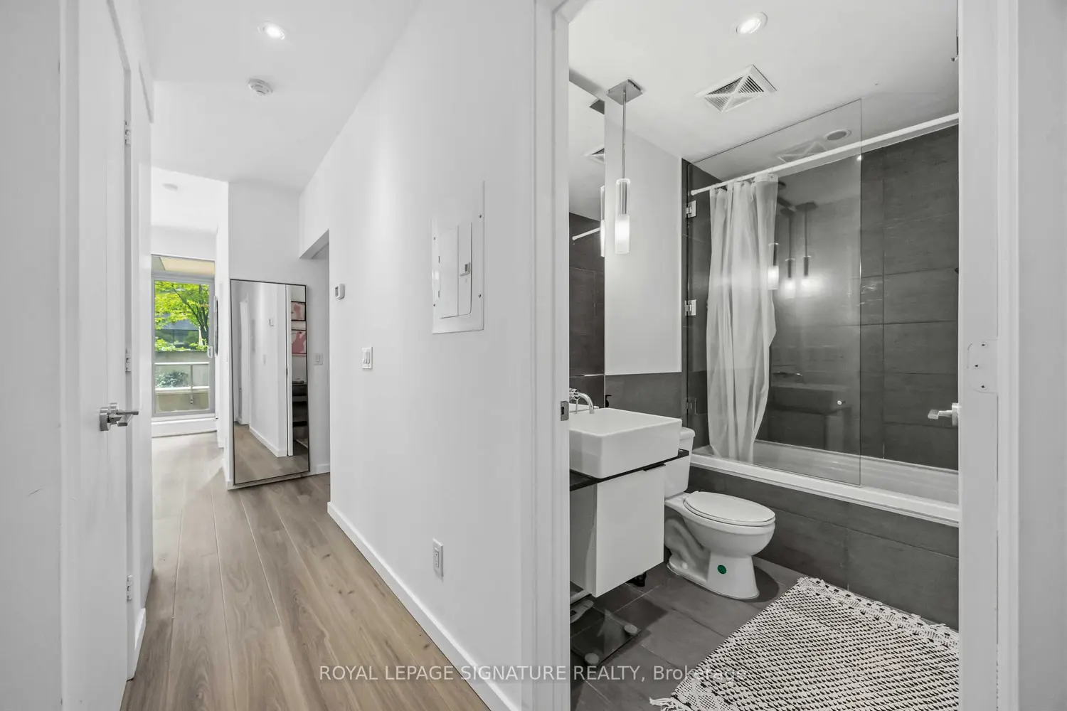 8 Charlotte Street 202 photo 3
