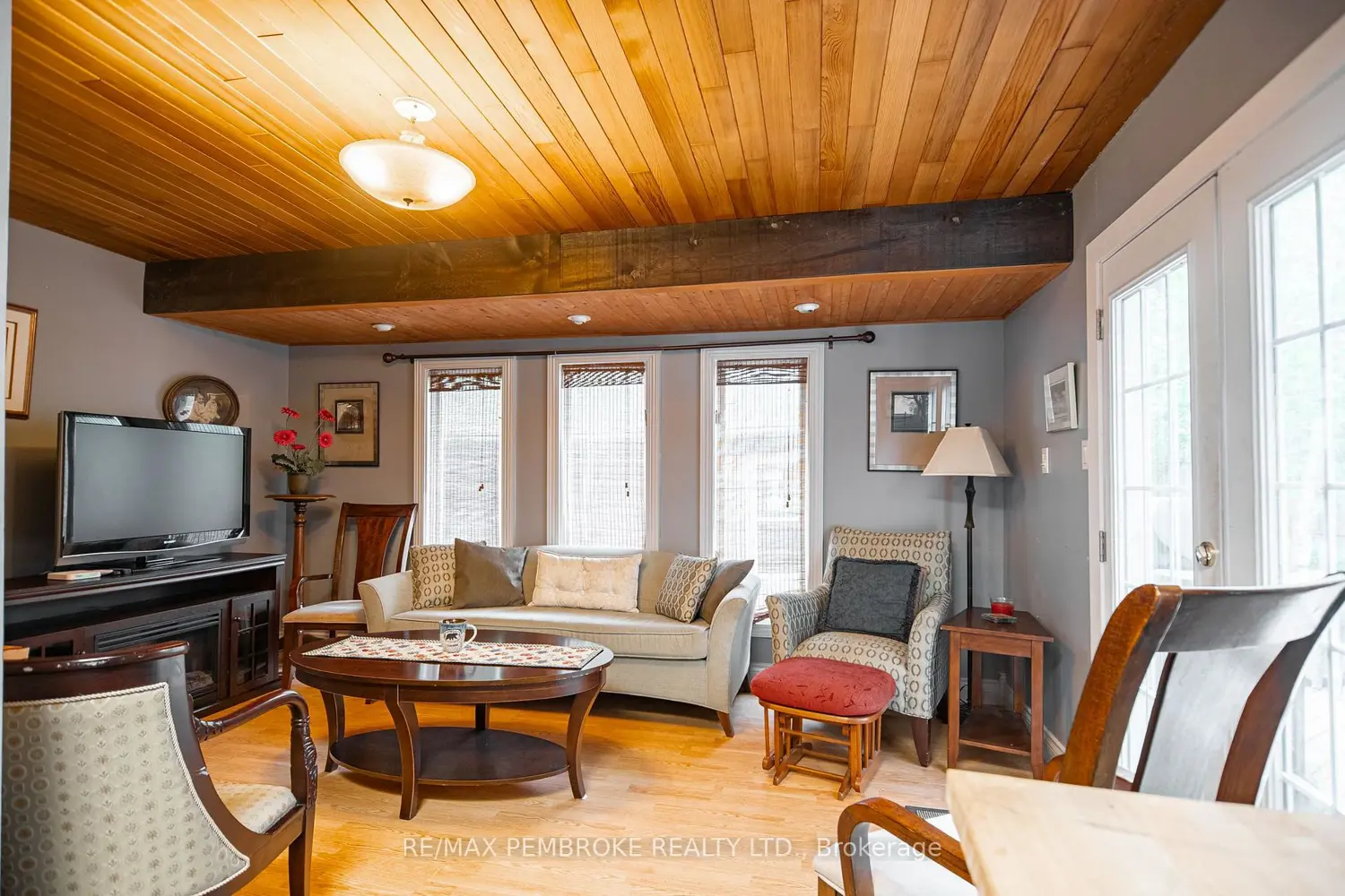 320 Mackay Street photo 4