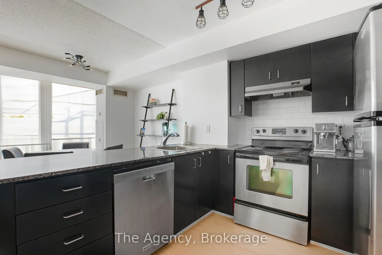 76 Shuter Street 210