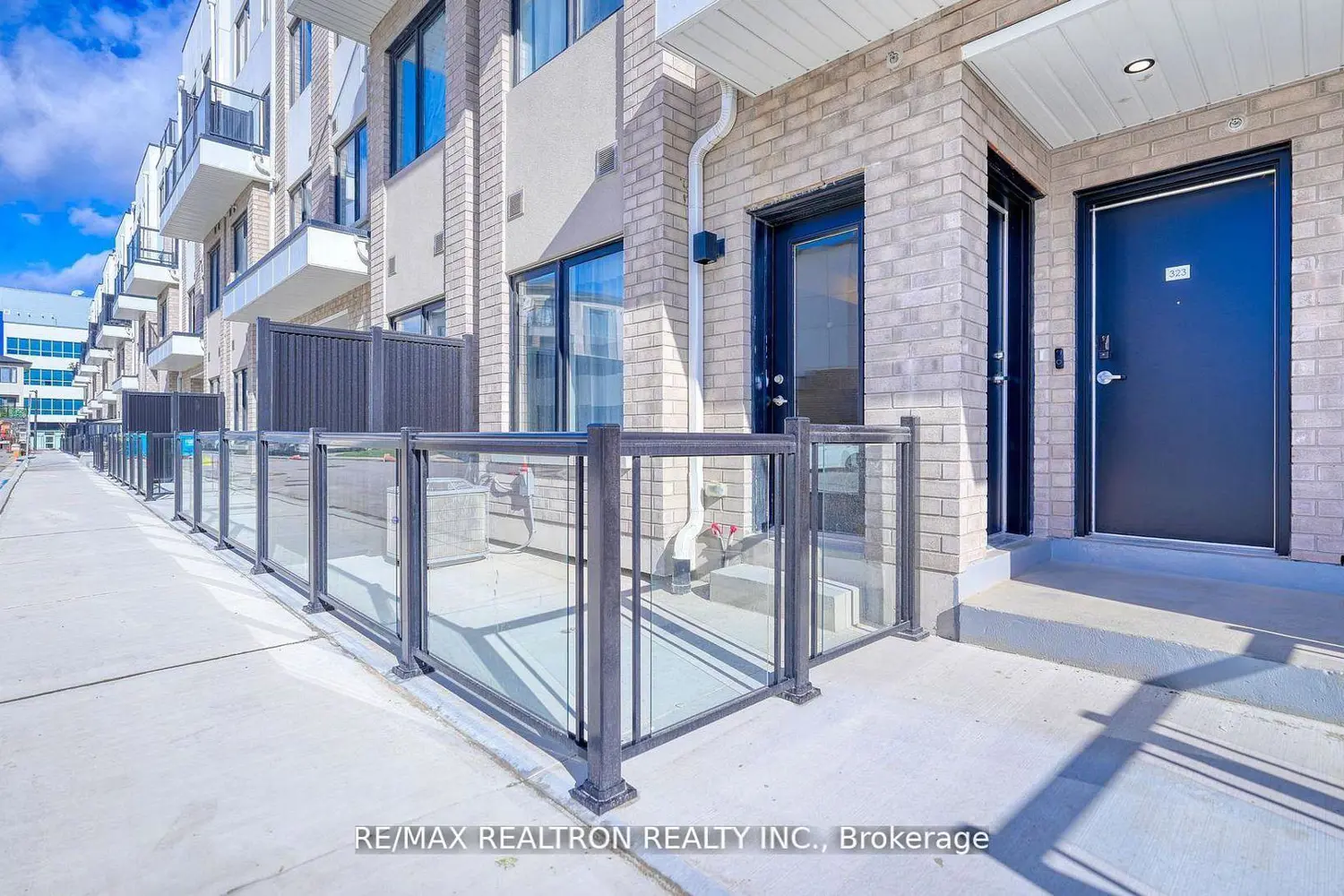 1695 Dersan Street photo 4