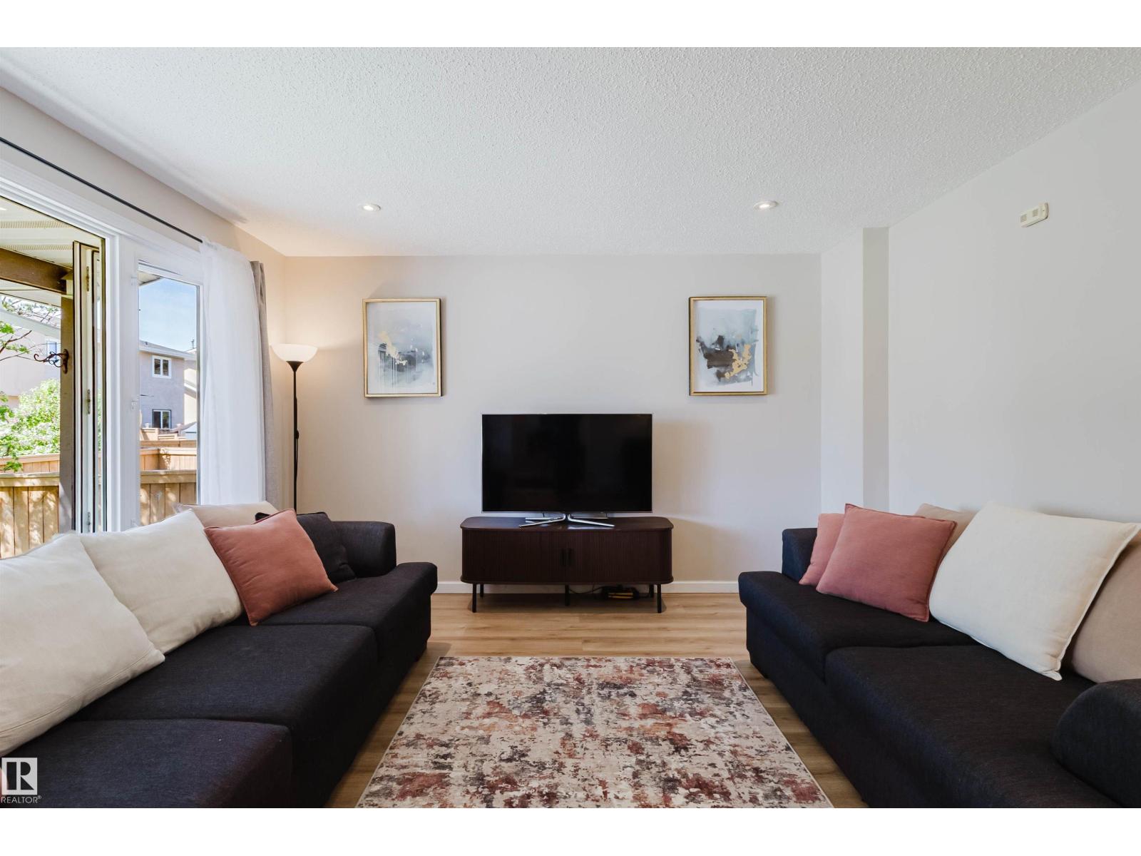 10946 Beaumaris Road NW, Edmonton, AB, T5X1Z6