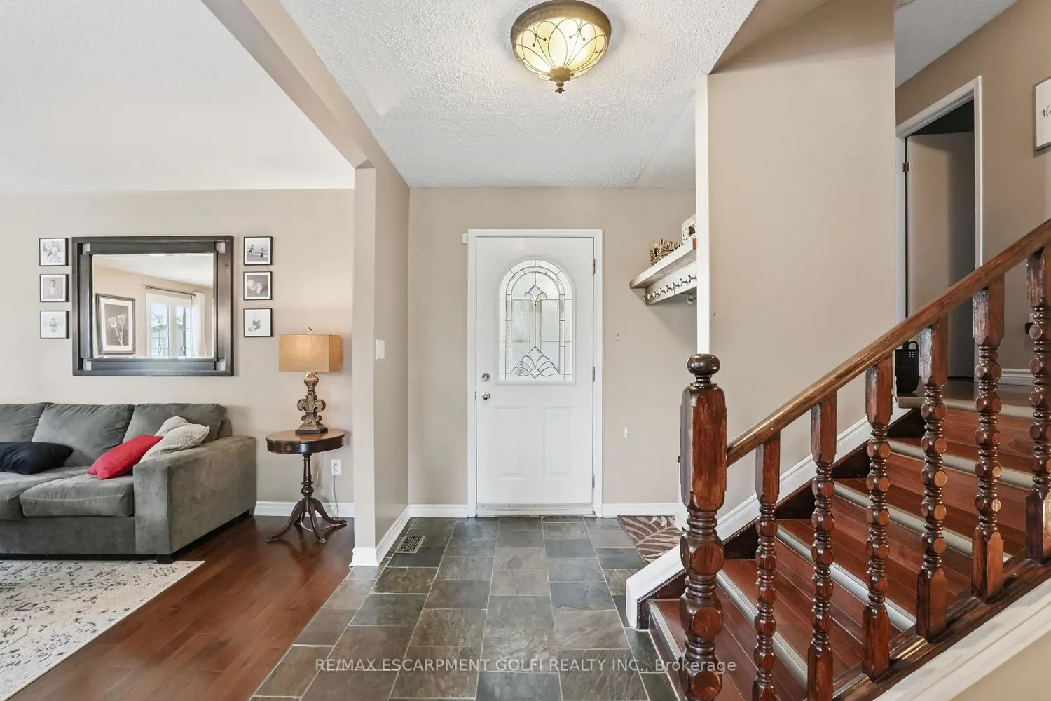 2 Loring Crescent photo 3